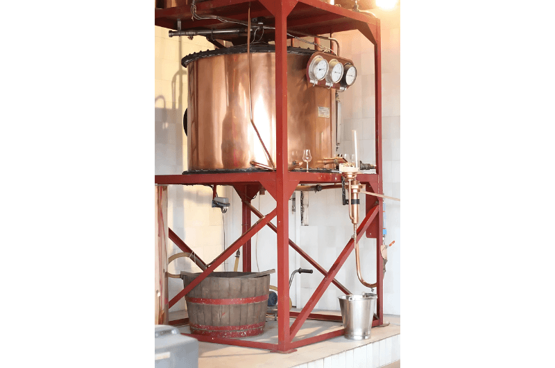 Alembic for distilling Armagnac